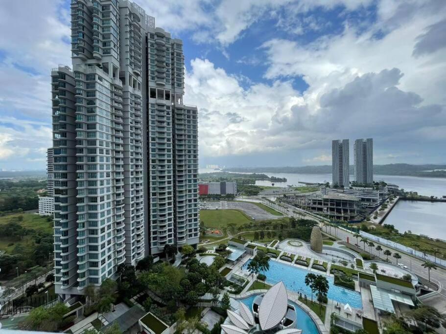 Teega Suites Seaview By Vdo Homestay 努沙再也 外观 照片