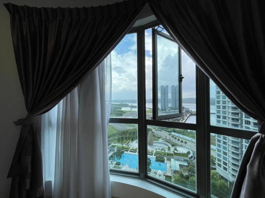 Teega Suites Seaview By Vdo Homestay 努沙再也 外观 照片