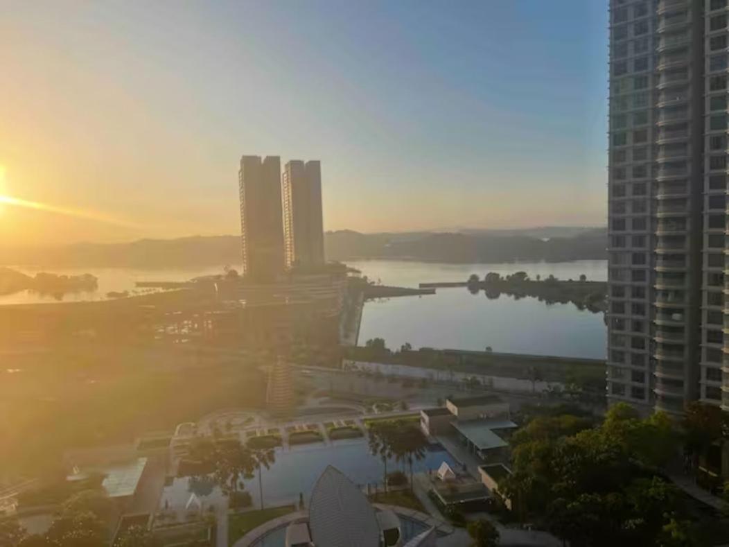 Teega Suites Seaview By Vdo Homestay 努沙再也 外观 照片